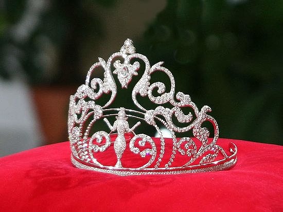 Видео: Супруг участницы конкурса красоты поднял всех на уши всех из-за того, что его жена заняла второе место