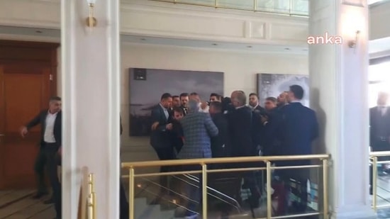 AK Partili Meclis Üyeleri Gazeteci Ali Macit'i Darp Etti