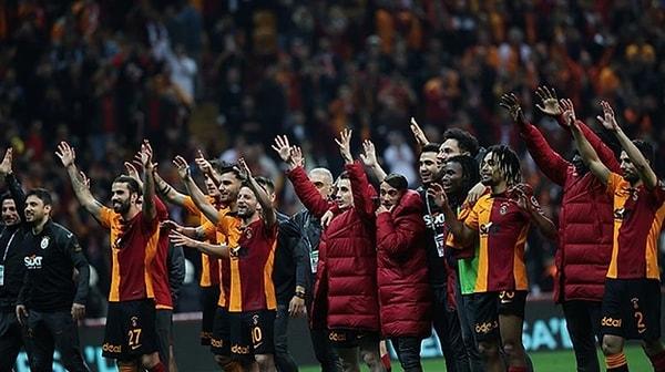 Ve tabii ki fanatik Galatasaraylı birçok ünlü isim, 23. kez şampiyonluğunu ilan eden takımlarıyla duydukları gururu ve yaşadıkları sevinci sosyal medya hesaplarından paylaştı!
