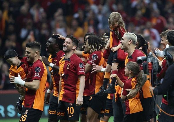 Galatasaray, dün akşam Ankaragücü’nü mağlup ederek Fenerbahçe derbisi öncesinde ligde şampiyon olmayı garantiledi.