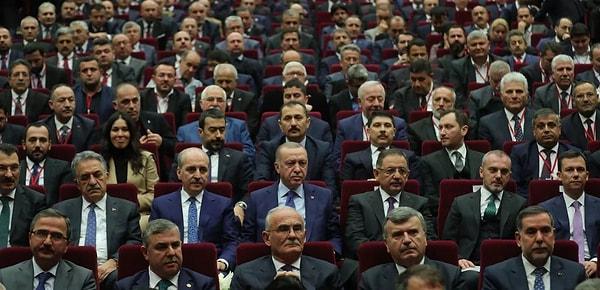 AK Parti kulislerindeki diğer iddia ise Erdoğan’ın, kabineyi sil baştan yenileyeceği yönünde.