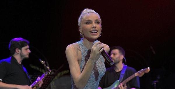 Türk pop müziğinin en sevilen isimlerinden Gülşen bir süredir şarkılarıyla değil mahkemeleriyle gündeme geliyor.