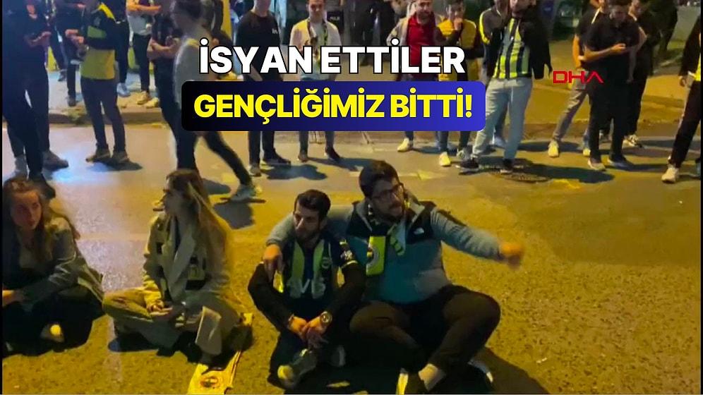 Şampiyonluğu Galatasaray'a Kaptıran Fenerbahçe'de Taraftarlar Stat Önünde Oturma Eylemi Yaptı