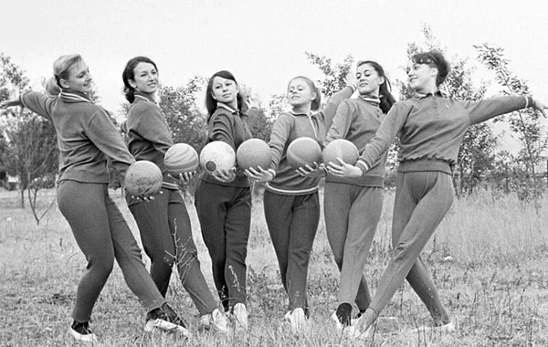 12. Тренировка гимнасток (1969 год).