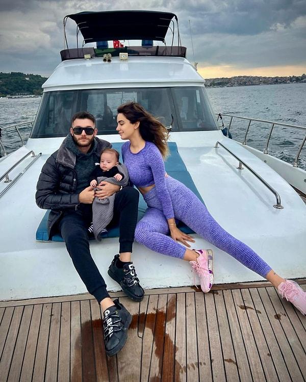 Instagram hesabında 1,4 milyon takipçisi olan Ece Ronay'ın TikTok'ta 4.1 milyon takipçisi bulunuyor. Kendisi özel hayatını sık sık paylaşmaya devam ediyor.