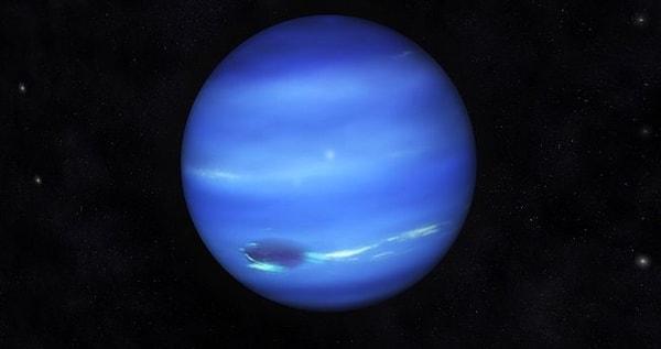Güneş Sistemimizde Güneş'ten sekizinci ve en uzak gezegen olan Neptün, Dünya'dan yaklaşık 2,7 milyar mil (4,3 milyar kilometre) uzaklıktadır.