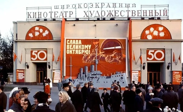 2. Сколько стоил сеанс в кино для детей?