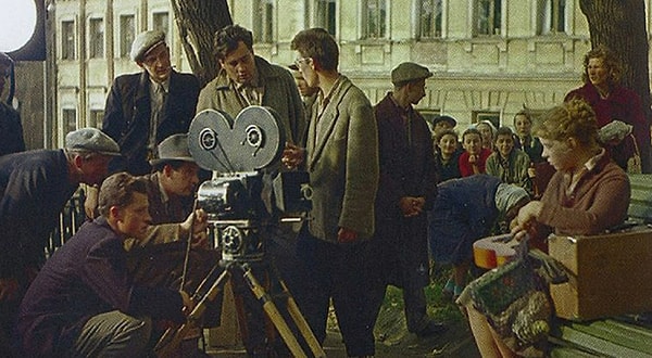 8. В каком фильме прозвучала цитата: «Мы чужие на этом празднике жизни»?