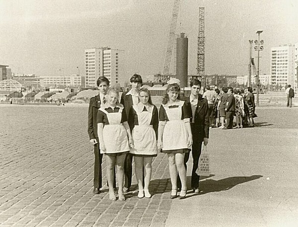 3. На площади Победы (Ленинград, 1979 год).