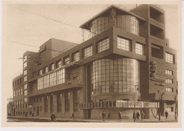 6. Здание дома культуры имени Зуева в Москве.