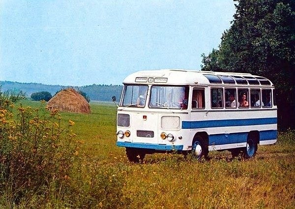 16. Советский автобус ПАЗ-672.