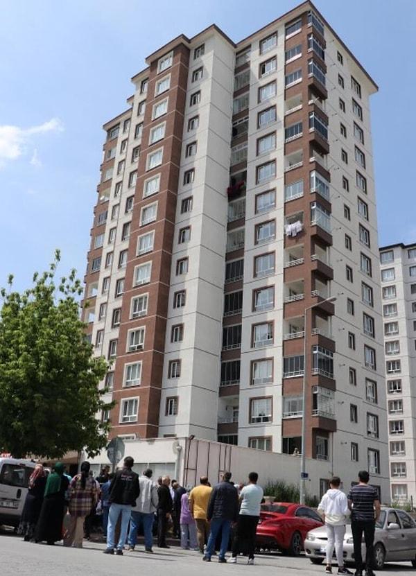 26 Mayıs günü öğlen saatlerinde meydana gelen olayda balkondan sarkan 7 yaşındaki Hamza Dal'ı kurtarmak isteyen anne Nurgül Dal, kucağında tuttuğu 5 yaşındaki kızı Zümra Dal ile beraber 13. kattan aşağıya düştü.