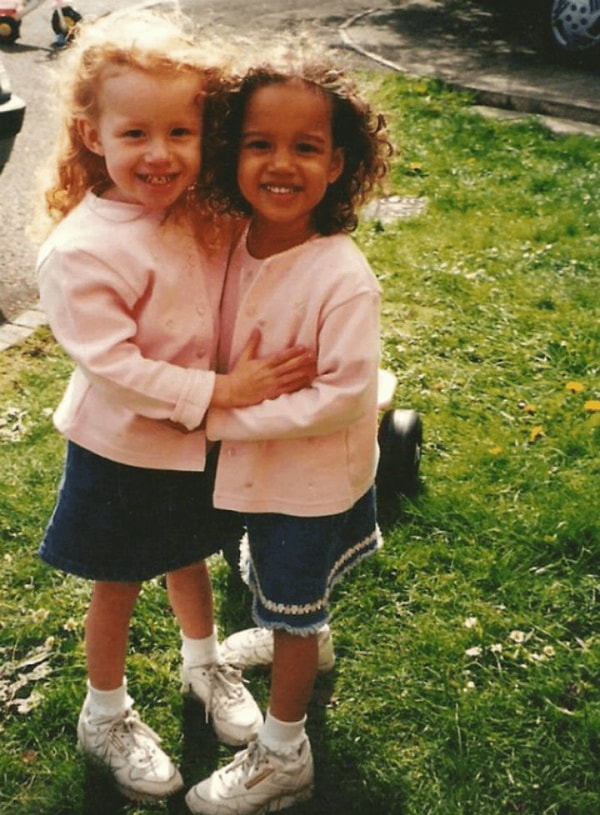 Люси и Марии постоянно приходилось (и приходится до сих пор) доказывать окружающим, что они двойняшки