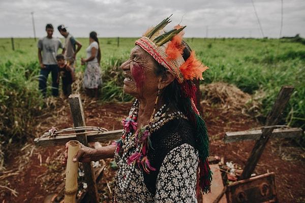 Ülkenin yerli halkları, özellikle çiftçilerin ve kerestecilerin ata topraklarını gasp ettiğini iddia ederek kendi topraklarını savunmaya geçmeye hazırlanıyor.
