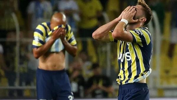 Şampiyonluğun tadını unutan Fenerbahçeliler, ezeli rakipleri olan Galatasaraylı taraftarlarla birlikte kutlama yaptı.