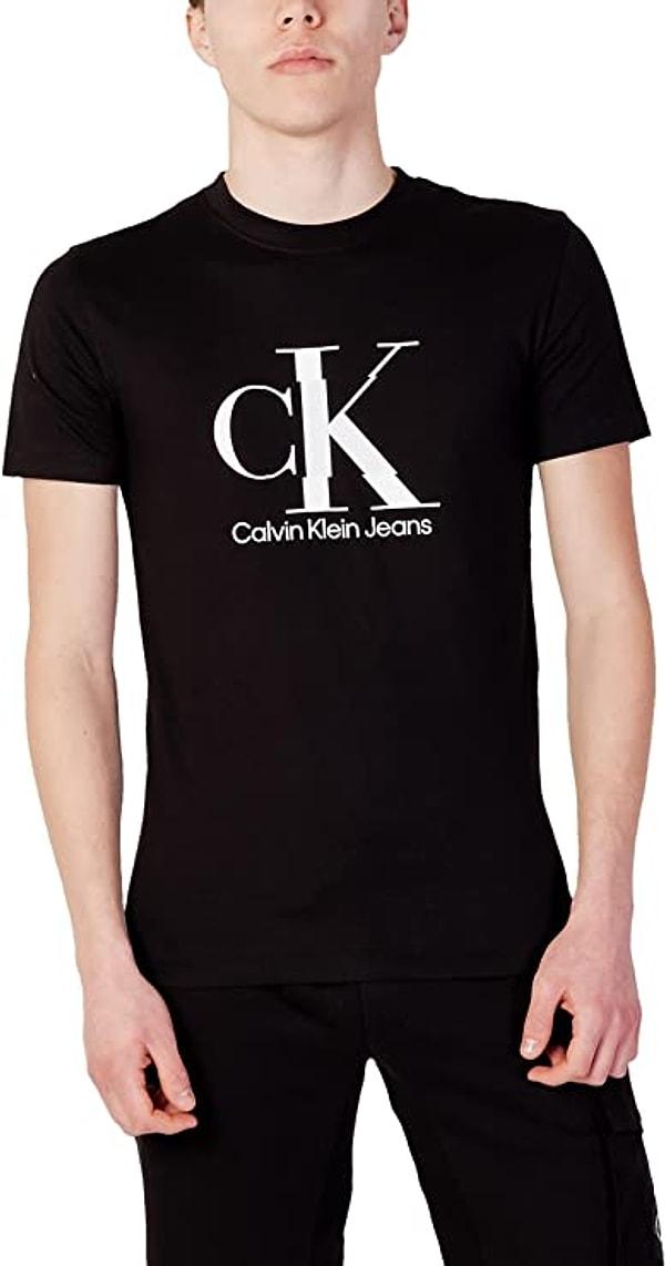4. Marka giyinmeyi sevenler için Calvin Klein marka tişört.