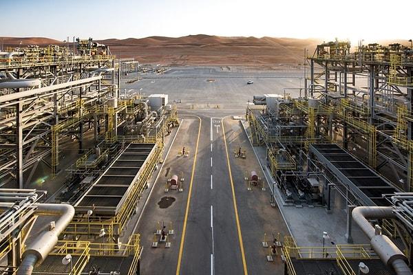 Suudi Arabistan’ın ulusal petrol ve doğalgaz şirketi olan Aramco’nun, Körfez ülkelerinde yaptırmayı düşündüğü inşaatlar için yaklaşık 80 Türk şirketi ile Ankara’da görüşme yaptığı iddia ediliyor.