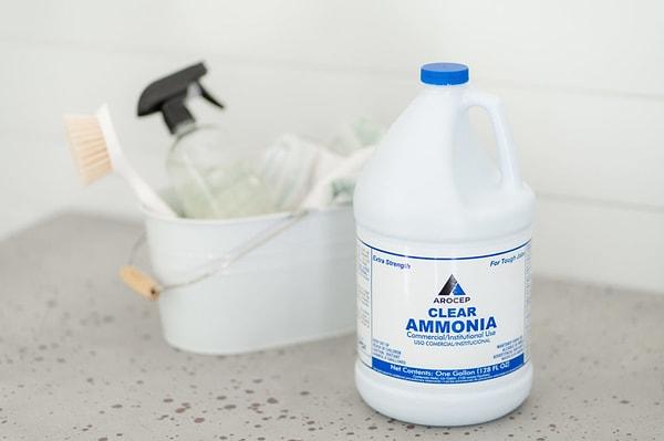 Amonyak temizlik için kullanılan malzemelerden. Gümüşleri temizlerken de amonyak kullanılabiliyor.