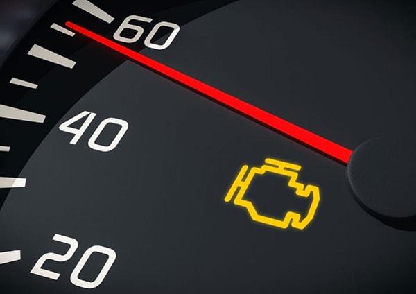 4. Aracınızın motor arıza lambası yandığında, tamirciye gitmeden önce benzin kapağınızı kontrol edin.