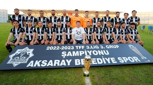 68 Aksaray Belediyespor TFF 3. Lig 3. Grup'ta şampiyon olup 2. Lig'e yükselmiş ve bu sevinci doyasıya kutlamıştı.
