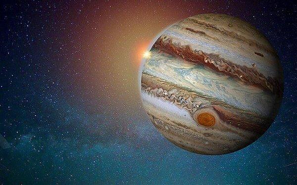 Santa Cruz'daki California Üniversitesi'nden Kao, ekibin Jüpiter'inkine çok benzeyen ancak 10 milyon kat daha parlak bir kuşak tespit ettiğini söylüyor.