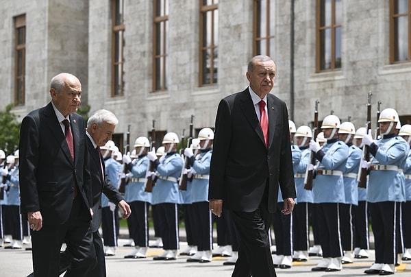 En yaşlı üye sıfatıyla geçici Başkan Devlet Bahçeli'nin yönettiği oturuma Cumhurbaşkanı Recep Tayyip Erdoğan da katıldı.