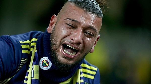 4- Şampiyonluk özlemi çeken kalbi kırık Fenerbahçe taraftarlarının çektiği videolar TikTok gündemine yerleşti.