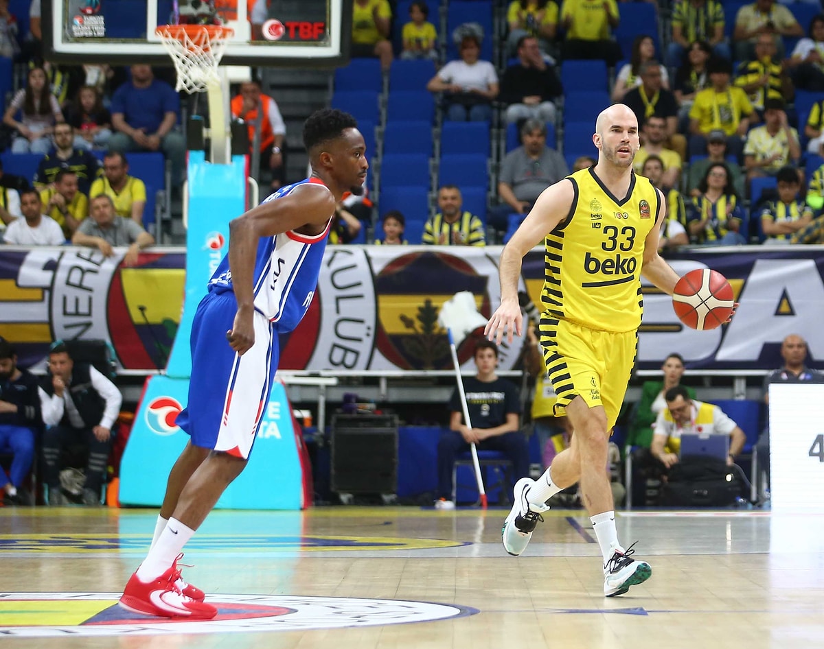 Fb anadolu efes maçı hangi kanalda. FIBA лига. Келли Убре. Келли Убре баскетболист.