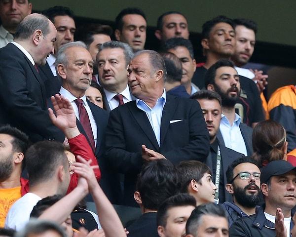 Fatih Terim, Galatasaray - Fenerbahçe derbisini için Nef Stadyumu'nda yerini almıştı.