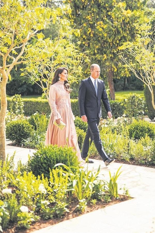 Dinçerler, geçtiğimiz gün bir düğüne katılan Galler Prensesi Kate Middleton'dan övgüyle bahsedilen bir tweeti beğendi.