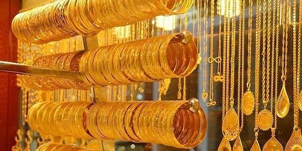 Ons altın, gün sonunda 1.958 dolardan, gram altın 1.338 TL'den karşılık bulurken, Kapalıçarşı'da gram altın 1.361 TL'den işlem gördü.