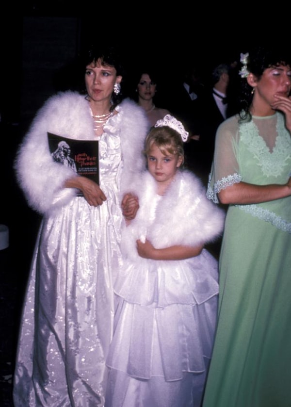 И хотя сама Дрю четко сказала в интервью, что «не может дождаться успокоения», которое придет со смертью ее матери, она обвинила средства массовой информации в том, что они вырвали ее слова из контекста, в видео в Instagram*