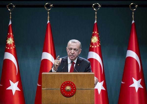 Asgari ücret tespit komisyonunun çalışmalarına başlayacağını da belirten Cumhurbaşkanı Erdoğan "Kurban Bayramı dolayısıyla 26 ve 27 Haziran'ı idari izinli sayarak tatili 9 güne çıkartıyoruz" dedi.