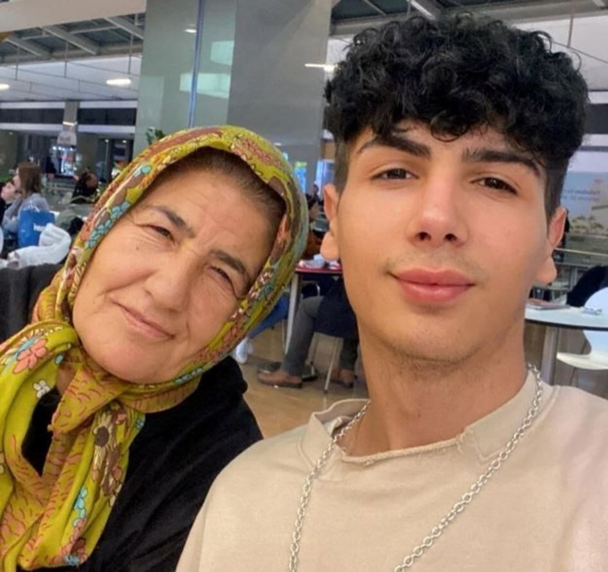 Depremde Hayat�n� Kaybeden Taha Duymaz'�n Annesi Meryem Duymaz'�n Instagram Payla��m� Dikkat �ekti