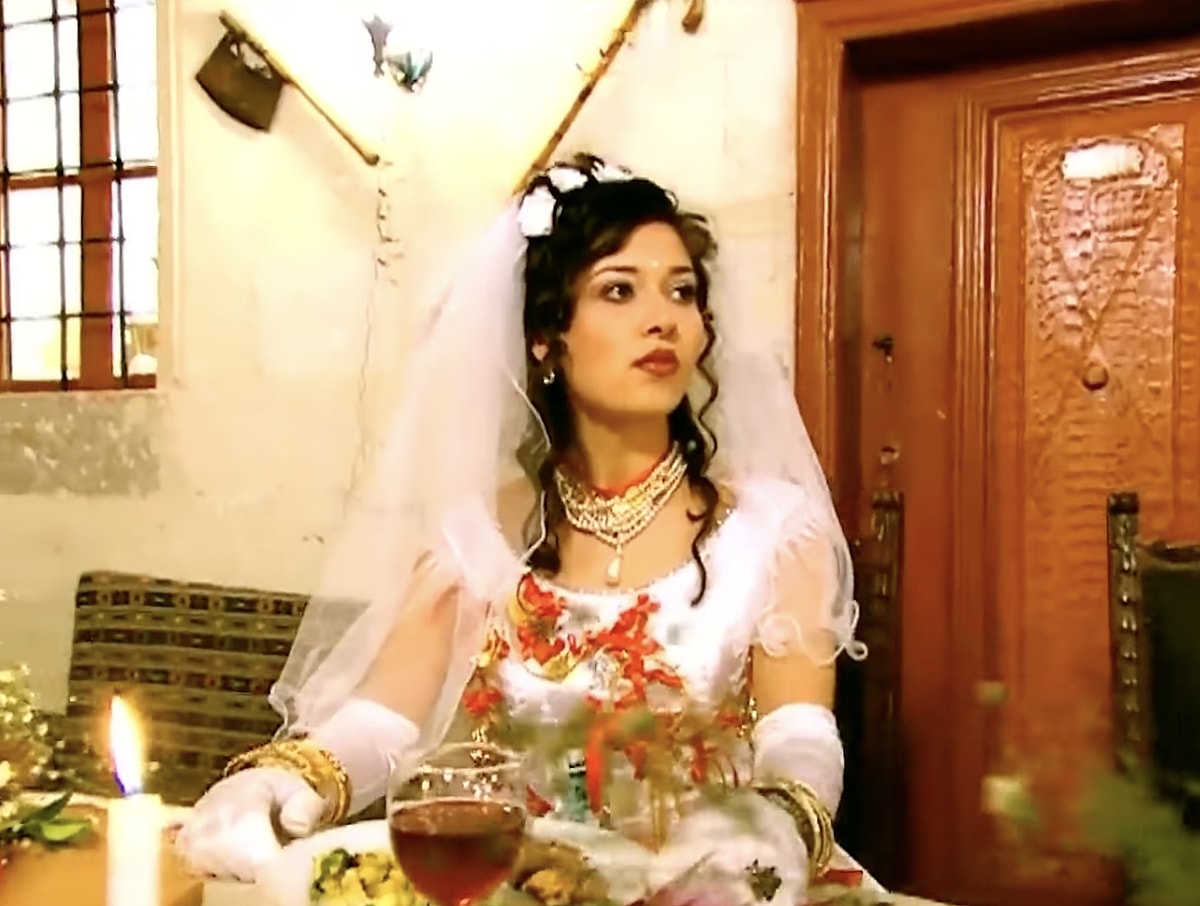 Nurg�l Ye�il�ay U�u�a Ge�en Dolar ve Alt�n Fiyatlar�na Asmal� Konak Dizisiyle G�nderme Yapt�