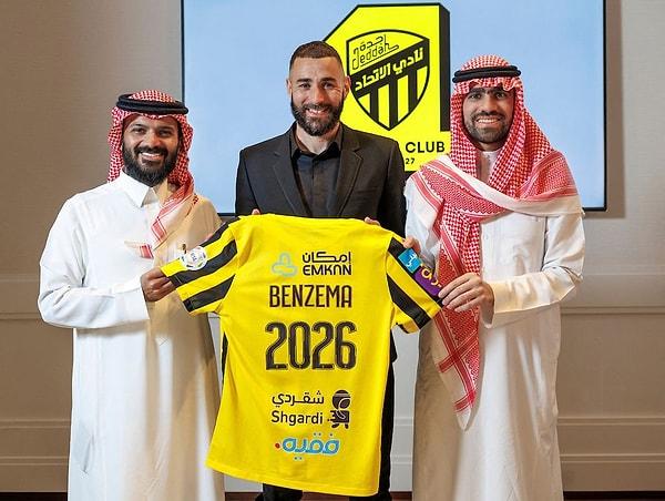 Suudi Arabistan'ndan son bomba Karim Benzema ile geldi. 35 yaşındaki golcü, senelik 200 milyon Euro karşılığında Al ittihad ile 3 yıllık sözleşme imzaladı.