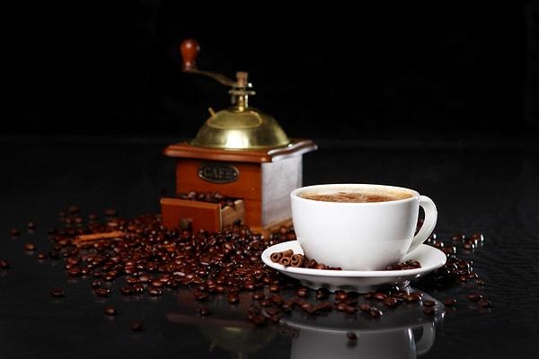 Tereyağlı kahve, karbonhidrat alımını sınırlandırırken sağlıklı yağ kaynağı sağlayarak ketojenik diyetin ilkeleriyle uyumludur.