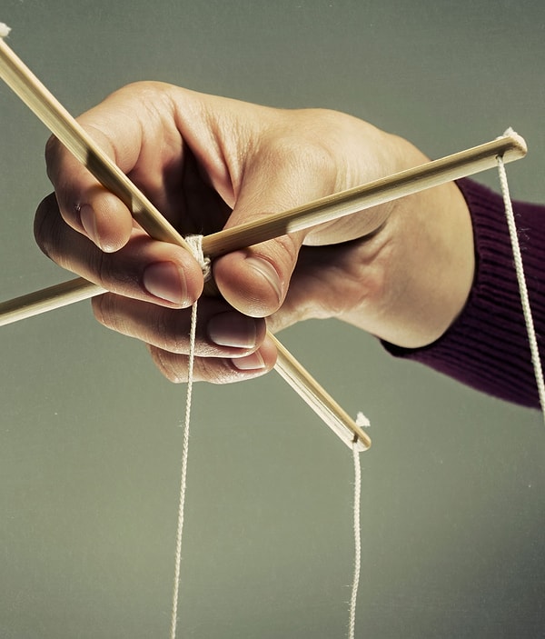 Her zaman kontrolü elde tutmak isterler.