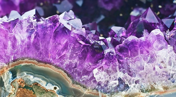 10. Выберите кристалл: