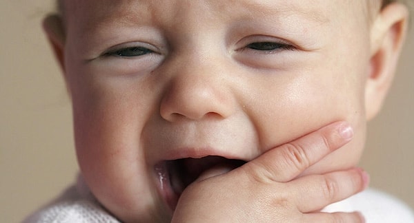 Diş çıkartma dönemi bebeklerin en zor dönemlerinden biri.