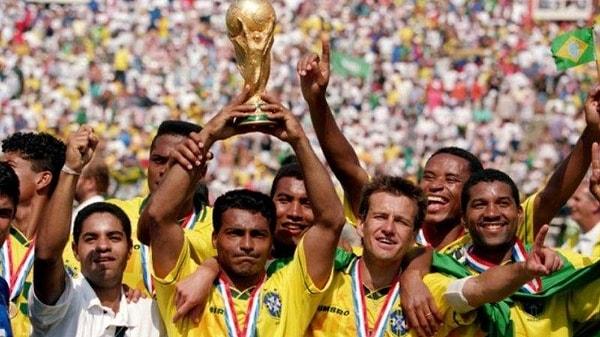 Baba Vanga ayrıca 1994 Dünya Kupası Finalinin isimleri ‘B’ ile başlayan iki takım tarafından oynanacağını (finalistler Brezilya ve İtalya idi)…