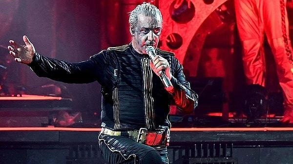 11. Almanya çıkışlı dünyaca ünlü grup Rammstein'ın yıldızı Till Lindemann hakkındaki genç kadınların taciz iddiaları son haftalarda gittikçe büyüyor. Alman Devlet Bakanı Claudia Roth, Lindemann hakkındaki cinsel taciz iddialarının hızla aydınlatılmasını istedi!