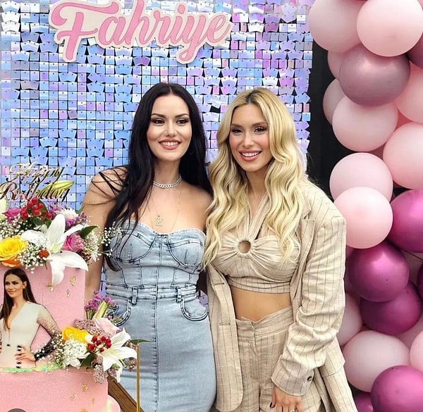 Снимки с вечеринки: