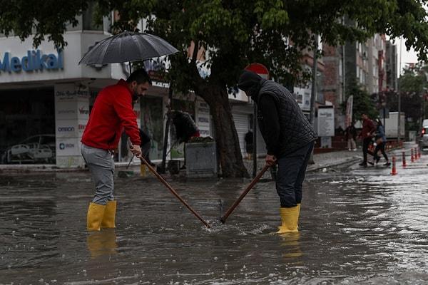 Ankara Valiliği, şiddetli yağış beklentisine karşı vatandaşları uyardı.