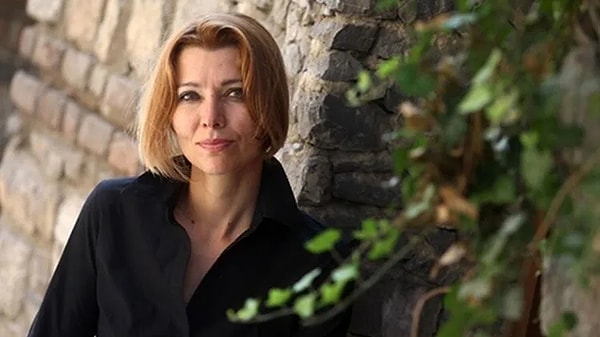 Elif Şafak's Unique Writing Style: