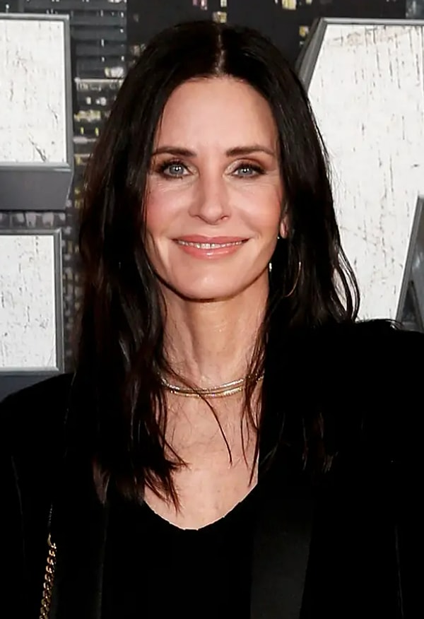 3. Еще в 2017 году Кортни Кокс поделилась, что удалила филлеры для лица после тщательного изучения средств массовой информации и советов ее близких