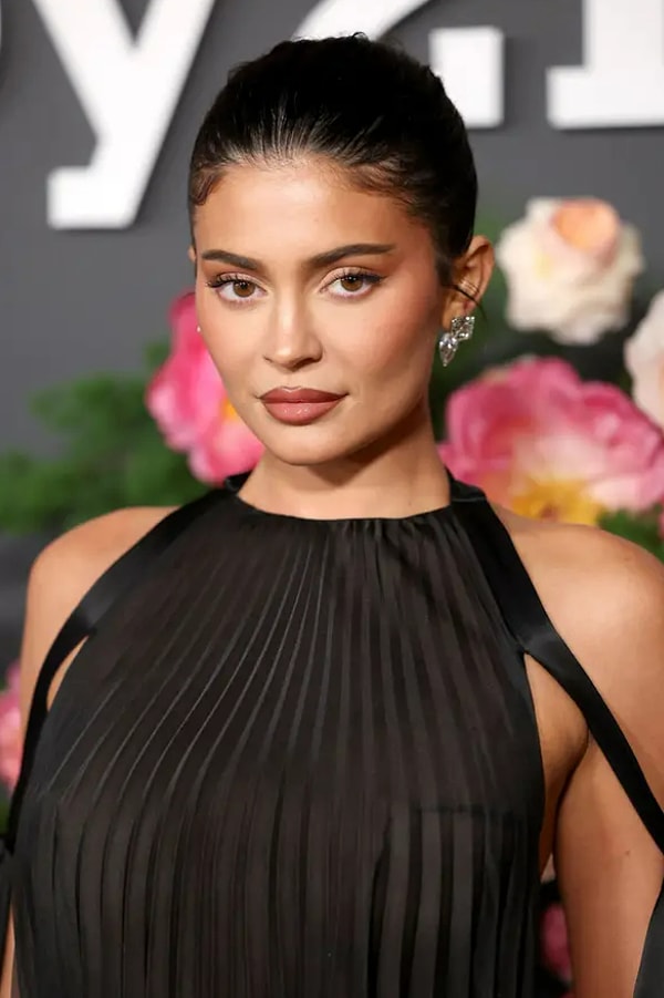 4. В 2018 году Кайли Дженнер сообщила в Instagram*, что удалила филлер в губах после того, как фанат прокомментировал, что она снова стала похожа на «старую Кайли»