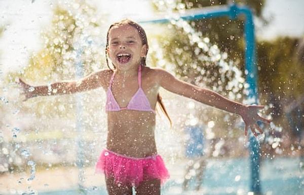 4. Sıcak günleri değerlendirmenin en güzel yolu açık havuzlar ya da splash parklar.