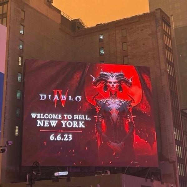 New York kıyamet filmlerinden fırlamış gibi görünen bir havayla boğuşurken bu atmosferde en dikkat çeken manzaralardan biri de Diablo 4'ün reklam kampanyası oldu.