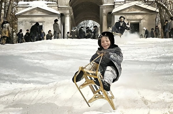 4. Мальчик на санках